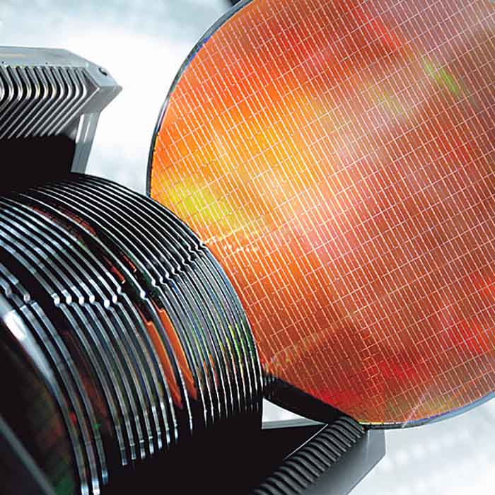 Come i materiali avanzati risolvono 3 sfide critiche nel design del forno a semiconduttore